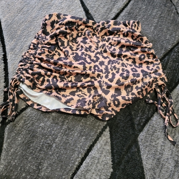 SHEIN Leopard Surplice Ruched Drawstring Shorts - Picture 5 of 6